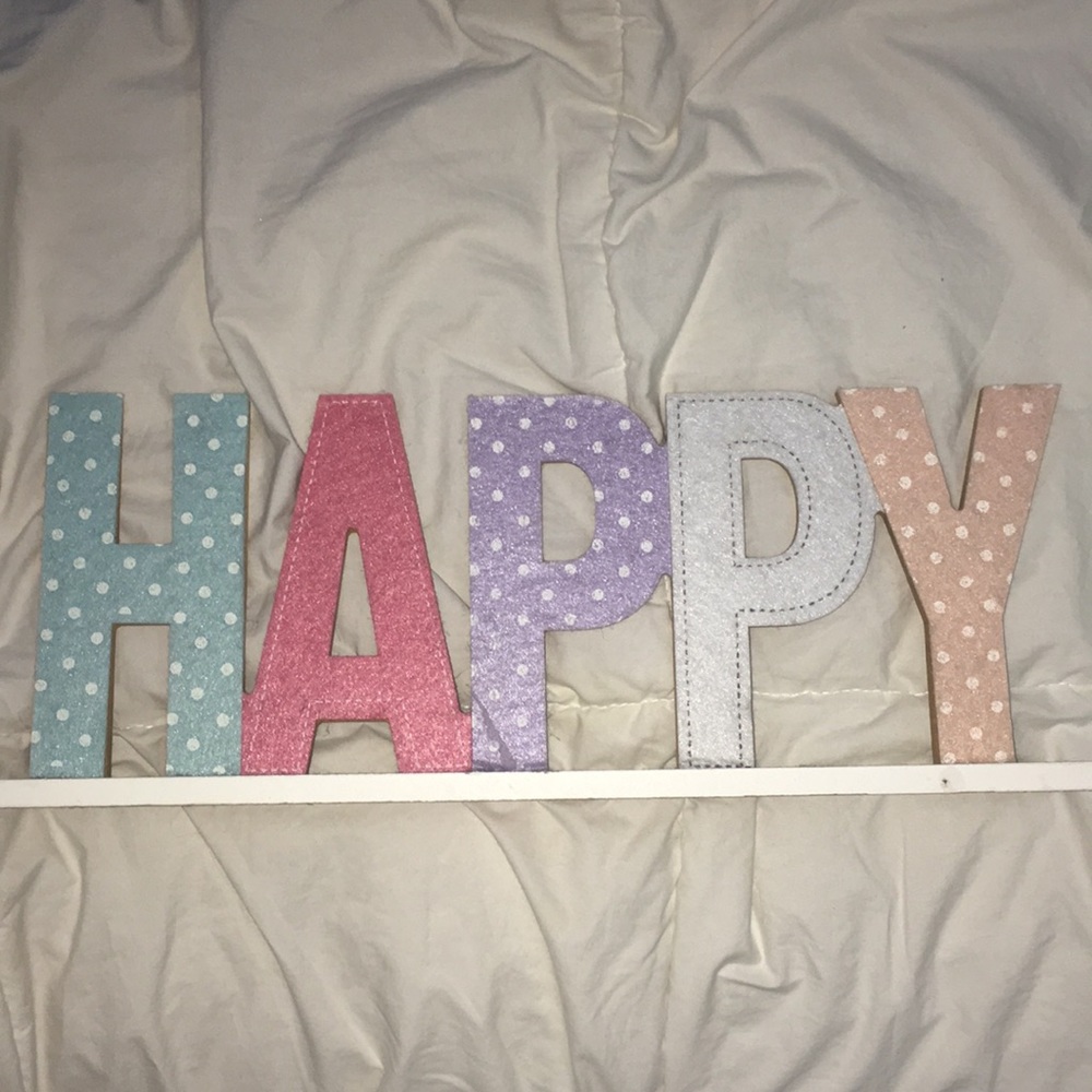 “HAPPY” Room Sign